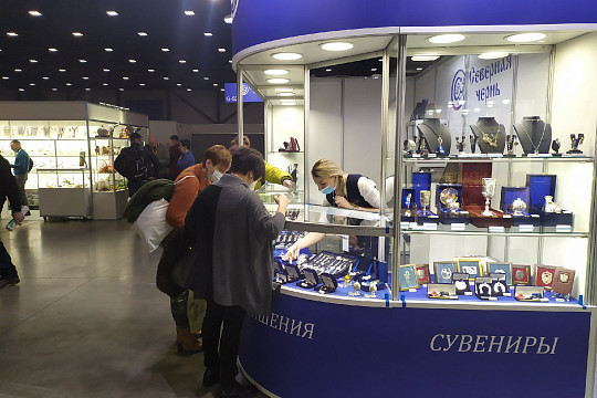 Завод «Северная чернь» представил изделия на Международной ювелирной выставке в Санкт-Петербурге