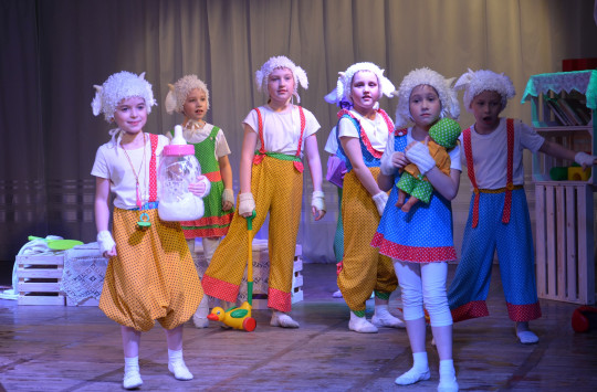 «Дети играют для детей»: вокально-театральная студия «Изумрудный город» приглашает юных зрителей на свои спектакли 