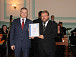 Писатель Дмитрий Ермаков с дипломом лауреата