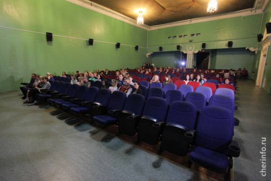 Кинозал в череповецком «Комсомольце» обновили на 5 миллионов рублей