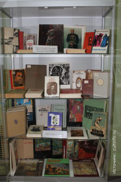 Выставка «История Украины в произведениях украинских писателей» открылась в ВОУНБ