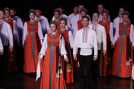 «Легенды Урала» поведал вологжанам Уральский народный хор