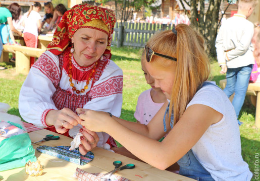 Вологодских мастеров приглашают к участию Международном фестивале народно-художественных промыслов и ремесел «Руками женщины»