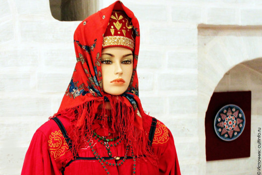 «Красному гостю – красное место»: в Художественном музее Череповца начнет работу выставка народной одежды и предметов быта