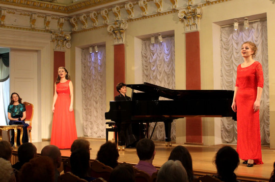  «Всё о любви» узнали слушатели областной филармонии на концерте молодых солисток Анны Игониной и Евгении Ливинец