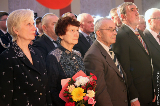 Родственники дважды Героя Советского Союза Александра Клубова в день его 100-летия награждены памятными медалями