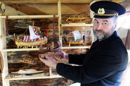 Победитель фестиваля «Голос ремесел» создал лодку специально для «Ильинских гуляний» в Цыпино