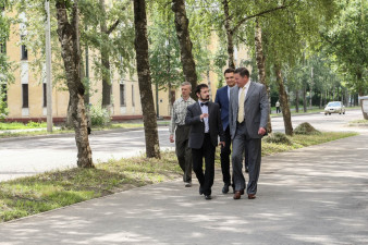 Губернатор Олег Кувшинников лично осматривал аварийное здание общежития колледжа