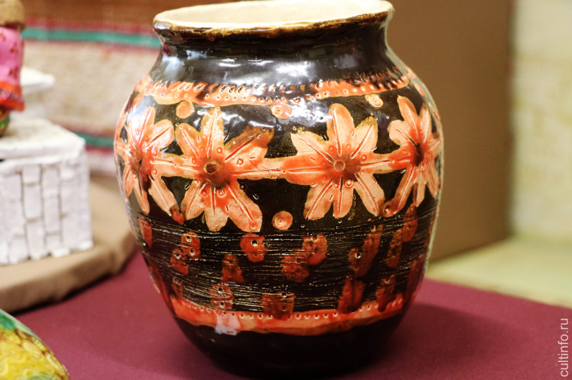 Мария Коновалова, декоративная ваза «Цветочный орнамент»