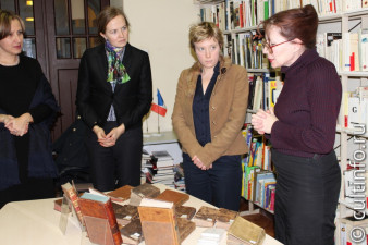 Атташе по научному и академическому сотрудничеству Генерального консульства Франции в Санкт-Петербурге госпожа Фанни Саада - третья слева, январь 2013