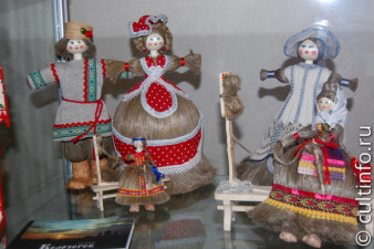 Белозерская кукла. Фото с выставки «Российский лен». 2008