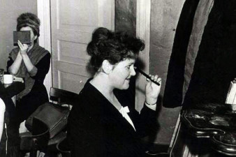 Элла Кириллова перед концертом в филармонии, 1966