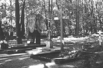 Волково кладбище, Литераторские мостки, надгробие В.А. Гаврилина. (Санкт-Петербург)