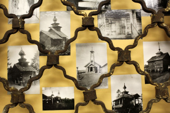 Решётка из Филиппо-Ирапского монастыря, за ней — фотографии здания разных лет