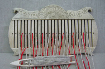 Бёрдо с челоноком (приспособление для ручного ткачества). Фото из личного архива
