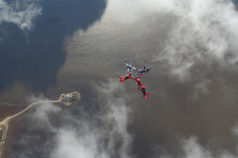 Акция парашютистов памяти Александра Плигина. Фото Алексея Плигина