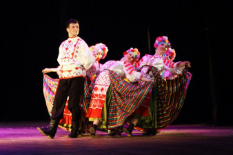 Концерт к 45-летию ансамбля народного танца «Рябинка» на сцене ДК ПЗ. 10 апреля 2016 года. Фото ГДК