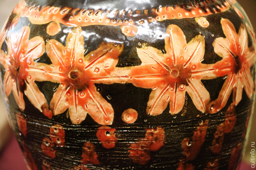 Мария Коновалова, декоративная ваза «Цветочный орнамент», фрагмент