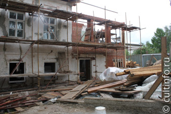 Дом Капарулина в процессе реставрации. Июль 2012 года