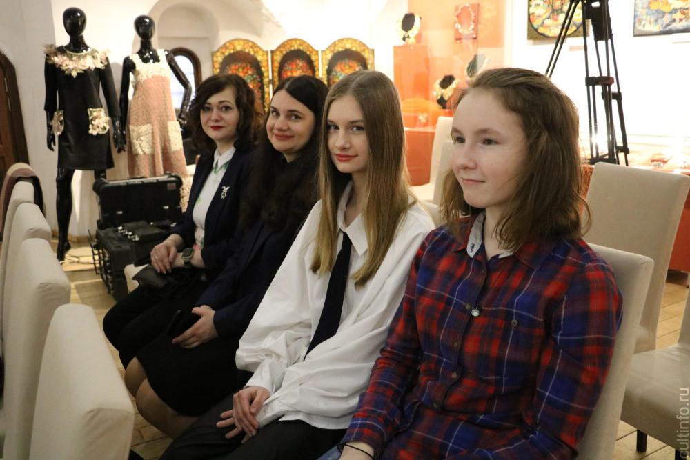Более 200 юных авторов со всей России приняли участие в литературном конкурсе «Оранжевая звезда» имени Владимира Аринина