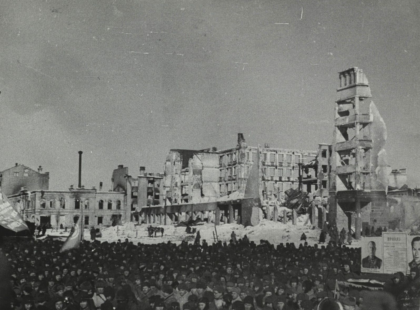 Митинг в честь освобождения г. Сталинград. 1943. Автор: С. А. Гапочка. Источник: Музей Победы