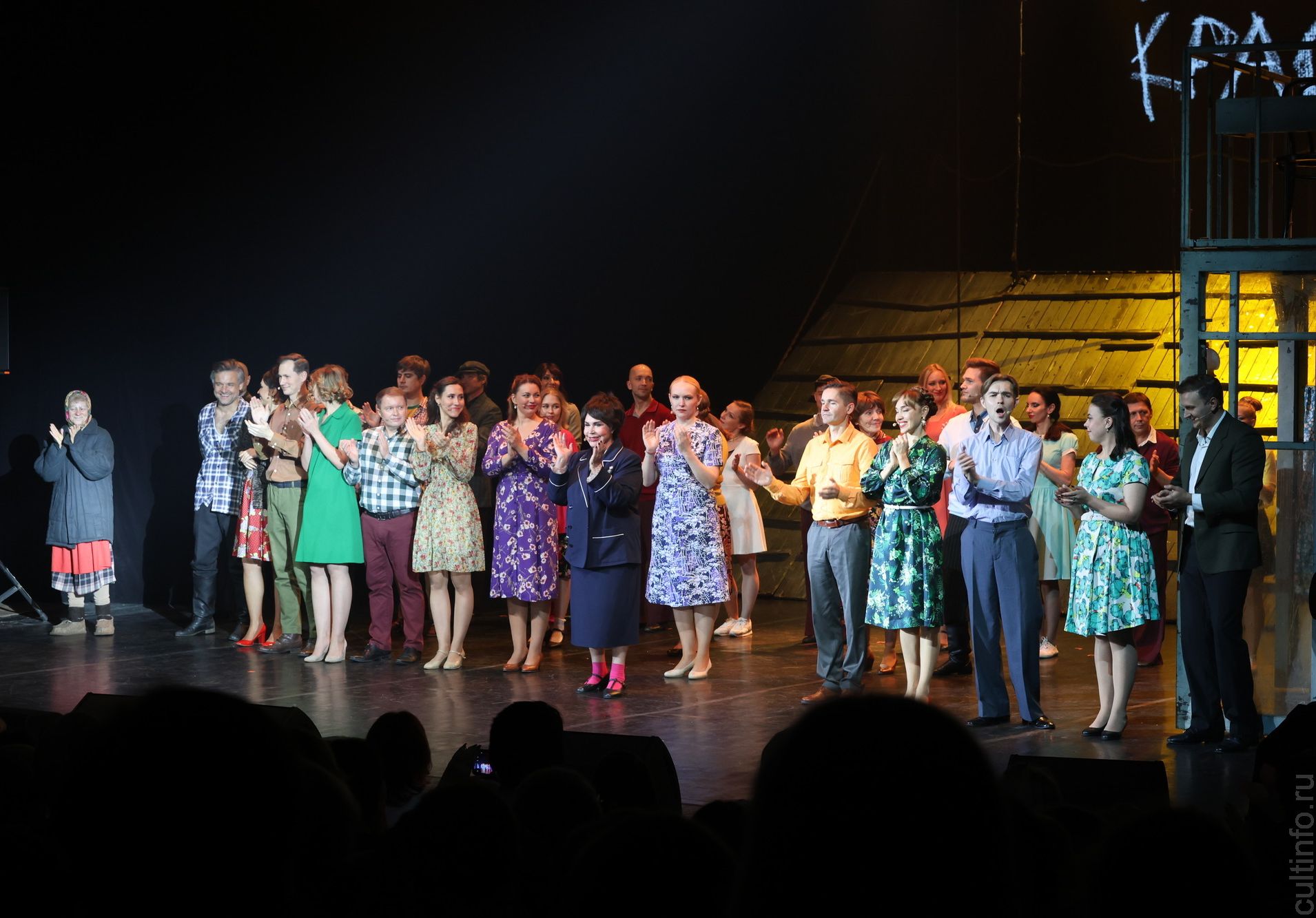 Спектакль «Калина красная» показали в Вологде Надежда Бабкина, Мария Шукшина, Сергей Никоненко, Дмитрий Миллер, Иван Замотаев и артисты театра «Русская песня»