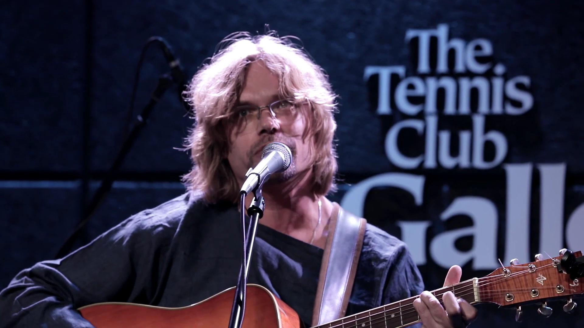 Сыграть в музыкально-поэтическую игру с московскими артистами Сергеем Канунниковым и Николаем Калиниченко можно в «Доме дяди Гиляя»