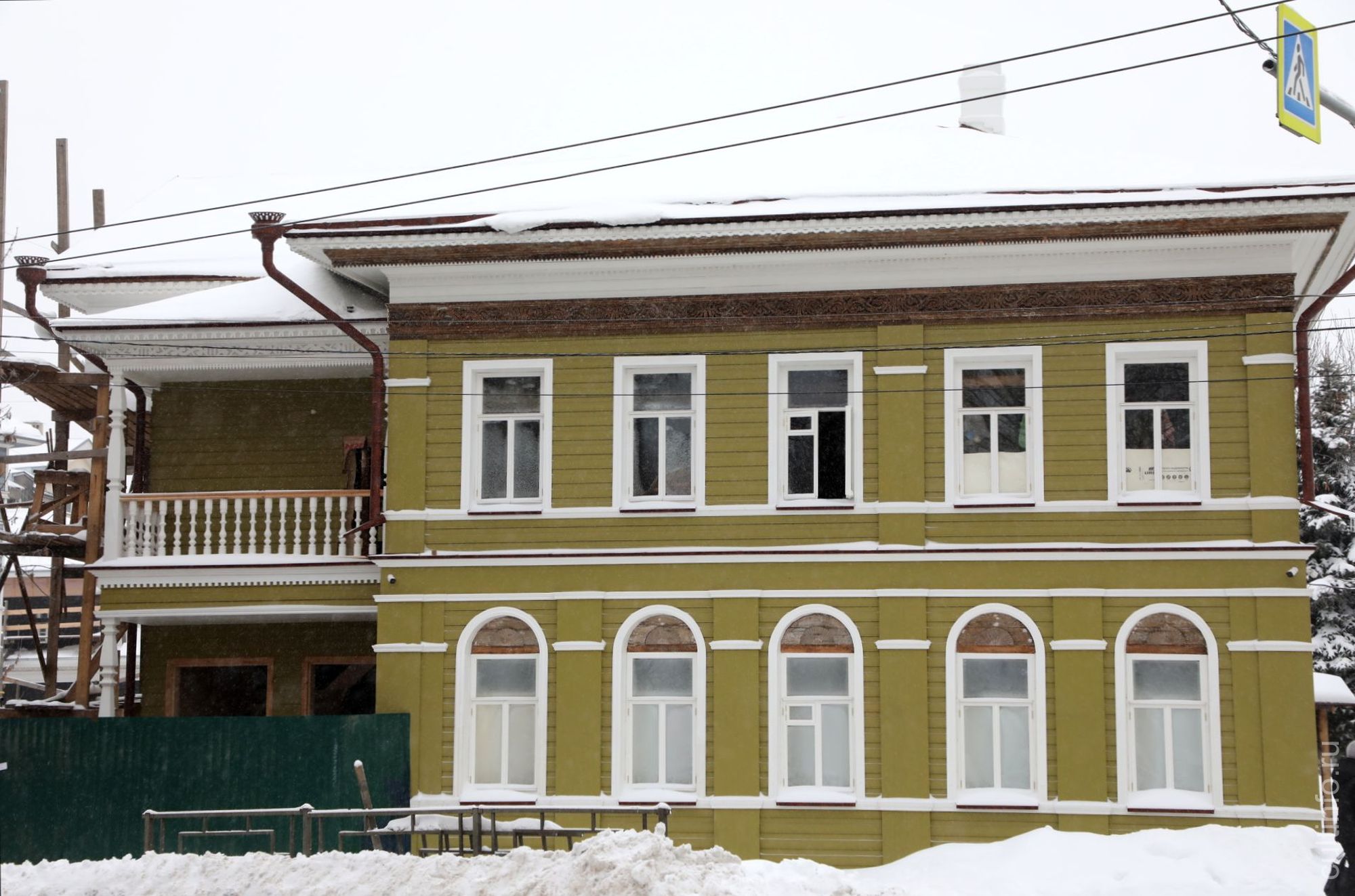 В Вологде на перекрестке Ленинградской и Октябрьской продолжается реставрация дома, где жила школьная любовь Варлама Шаламова