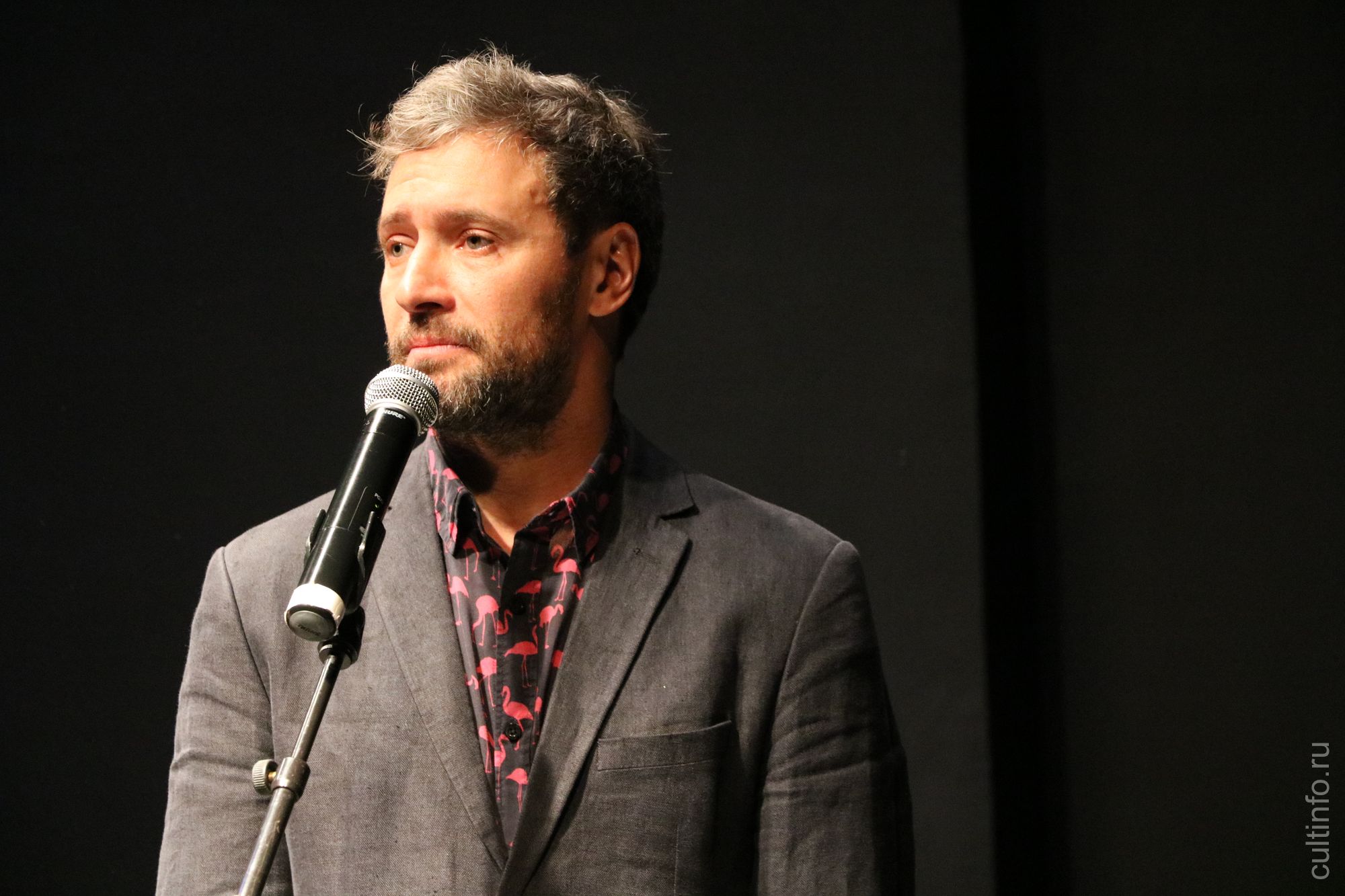 Актер Максим Колосов прочтет череповчанам сказку «Аленький цветочек» под аккомпанемент Губернаторского оркестра на фестивале «Фрески Севера»