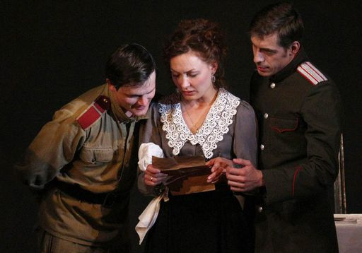 «Мы встретились в самое трудное и страшное время»: перед зрителями фестиваля «Голоса истории» пронеслись «Дни Турбиных»