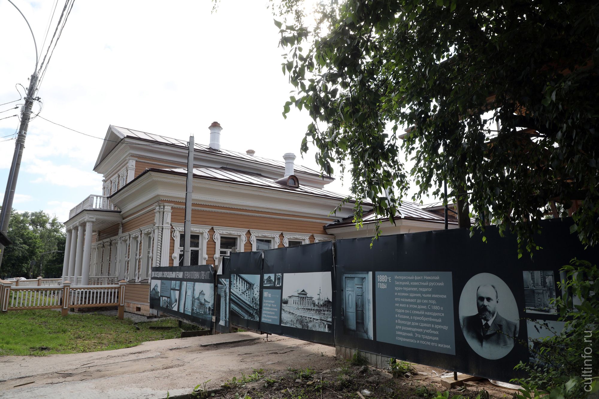 В доме Засецких завершили реставрацию изразцовых печей 