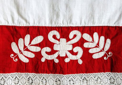 Полотенце как зашифрованное представление о мироздании: выставка «Красное на белом» начала работу в Вологде
