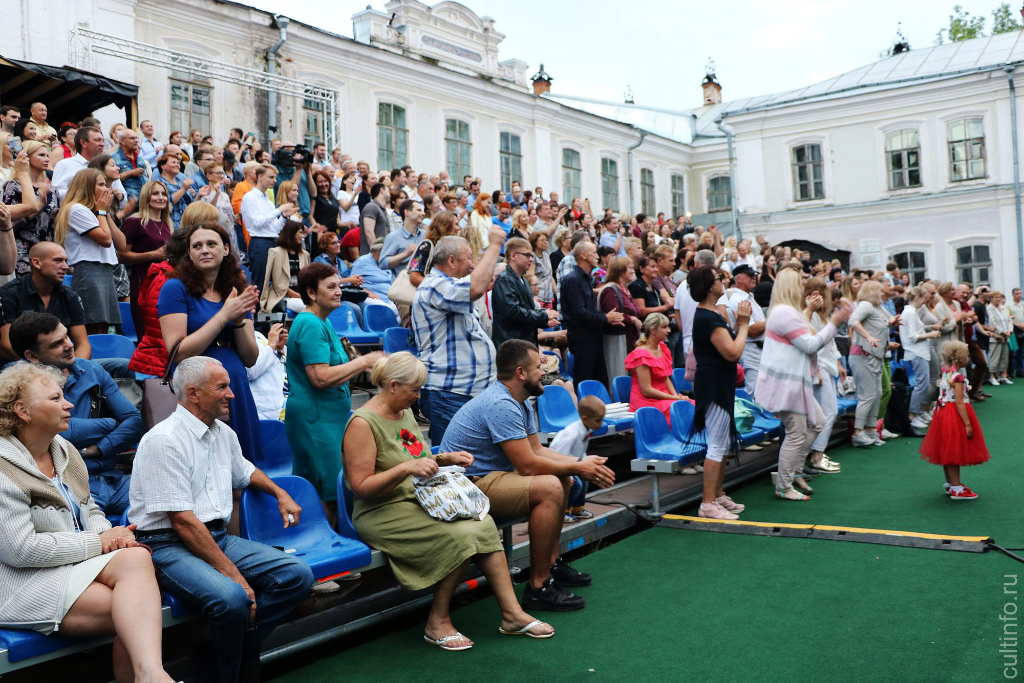 Фестиваль джаза, блюза и этномузыки «Блюз на веранде» стартует в Вологде 28 июня. Дневная и вечерняя программы форума