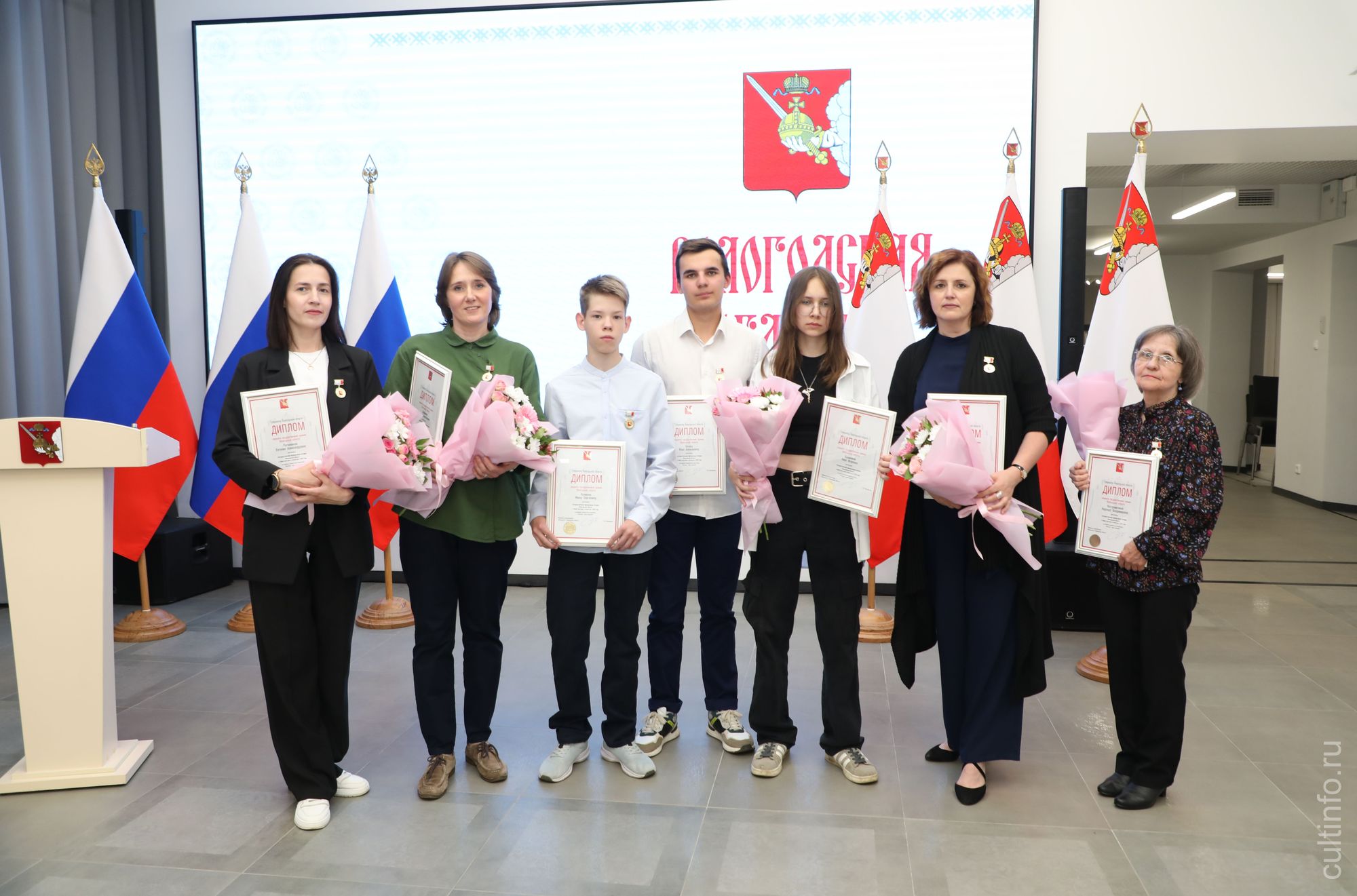 Госпремии Вологодской области в сфере культуры и искусства торжественно вручили в Вологодской областной картинной галерее