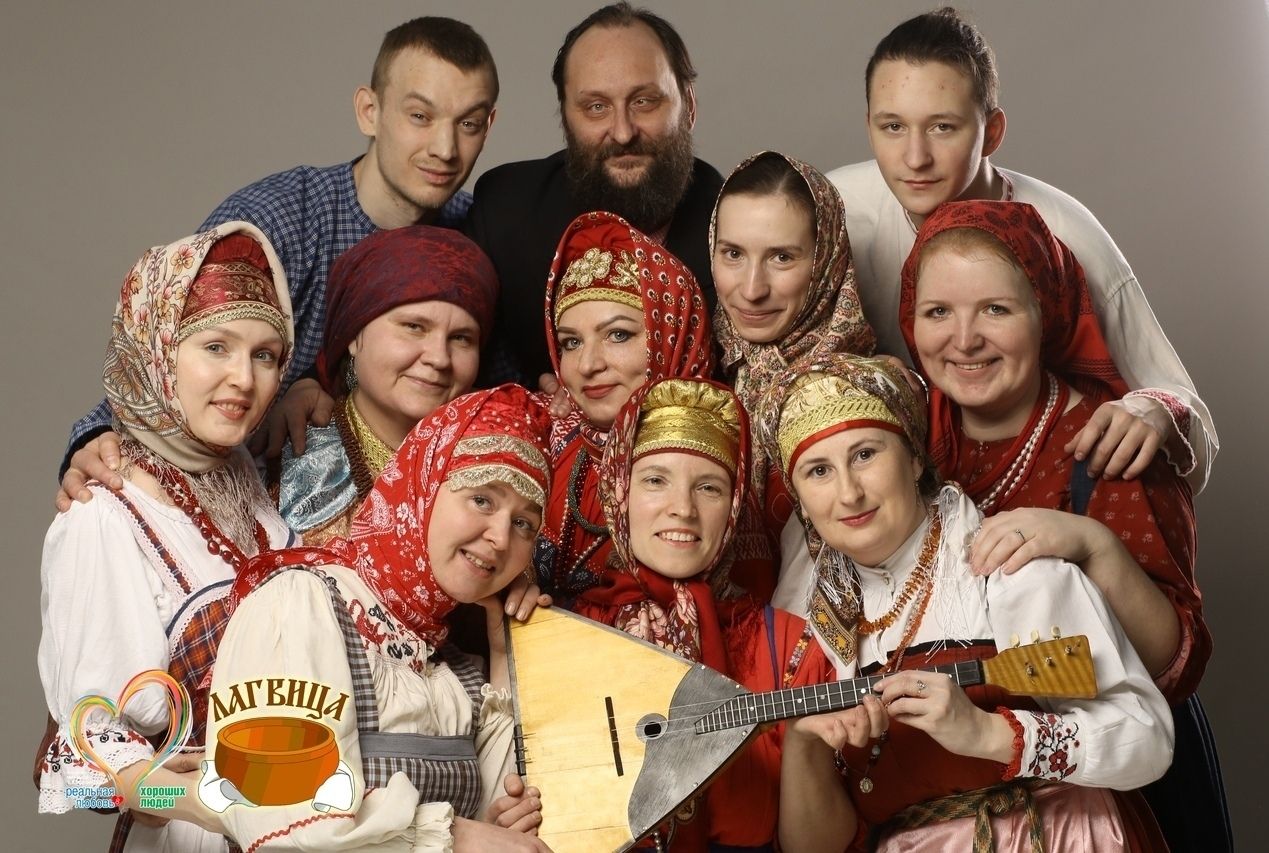 Послушать фольклорный ансамбль «Лагвица» и узнать больше о Ферапонтовом монастыре можно в Мастерской Татьяны Чистяковой