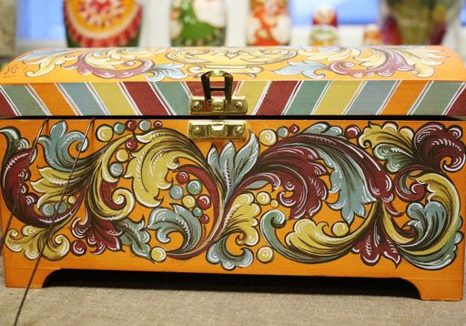 «Весна в росписях» Марины Ожигановой наступила в «Резном палисаде»