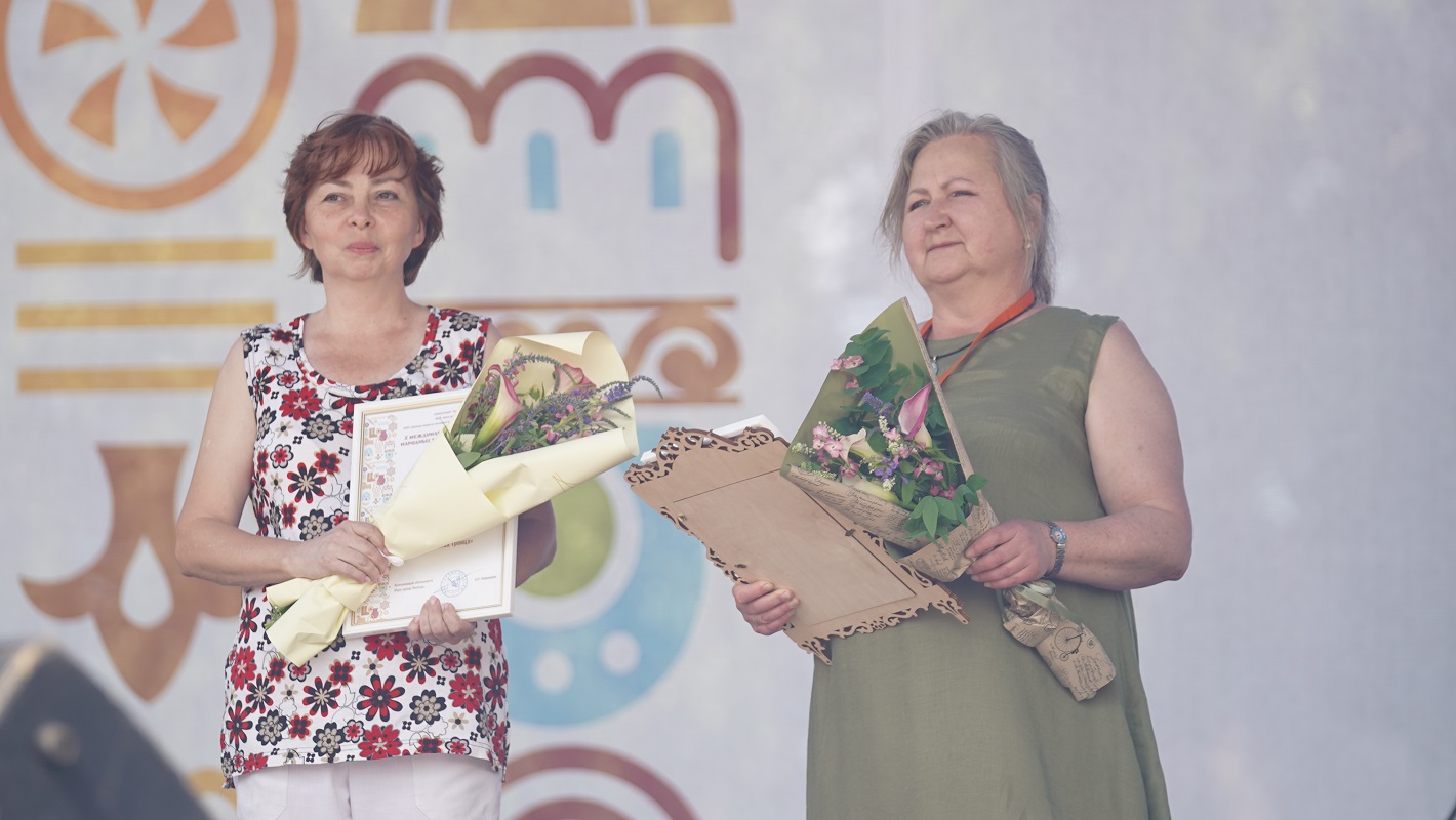 Вологжанки получили гран-при X Международного фестиваля «Город ремесел» за икону «Троица» в технике усольской финифти