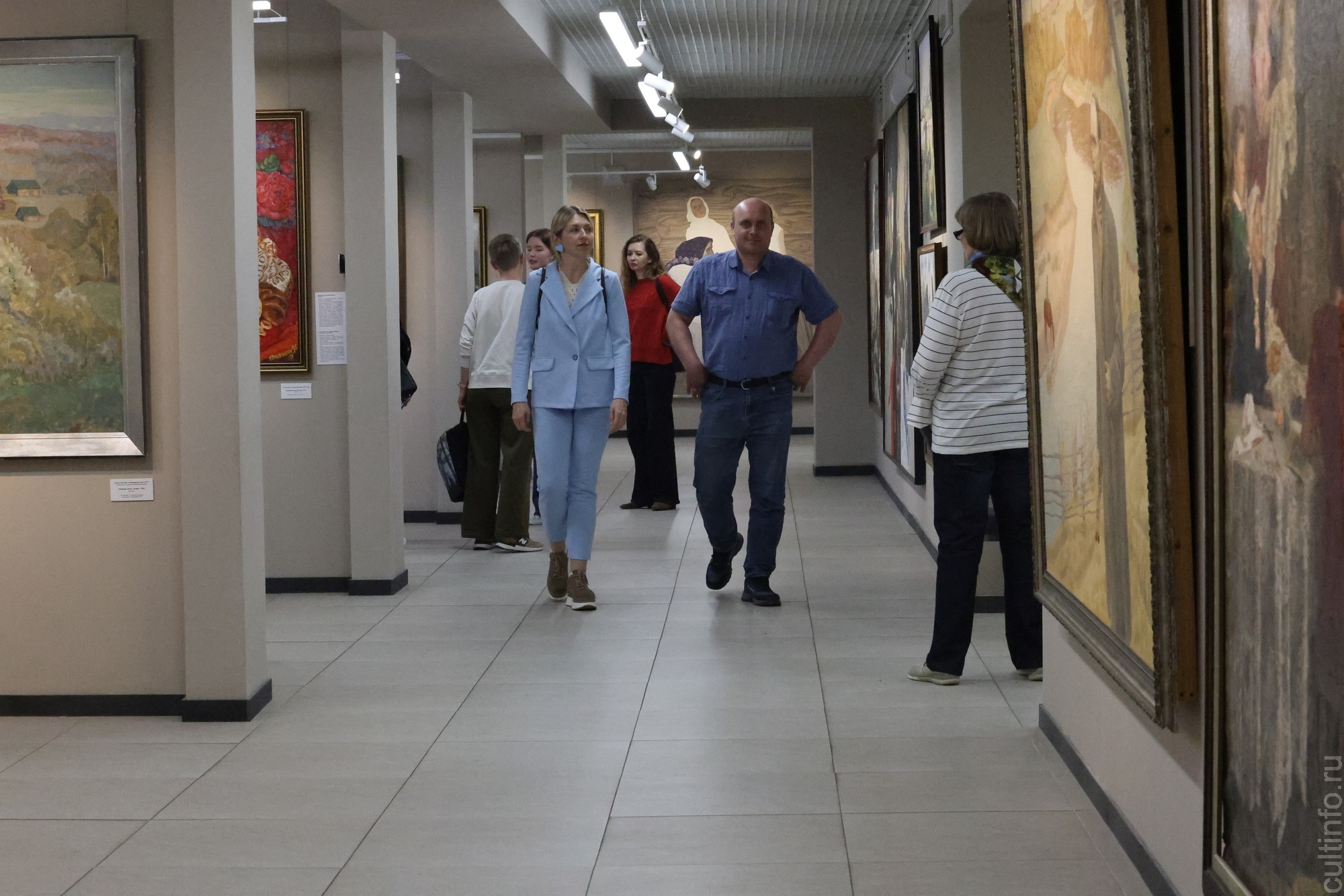 Герои улиц, картин, спектаклей и песен: картинная галерея отметила «Ночь музеев» встречами самых разных форматов 