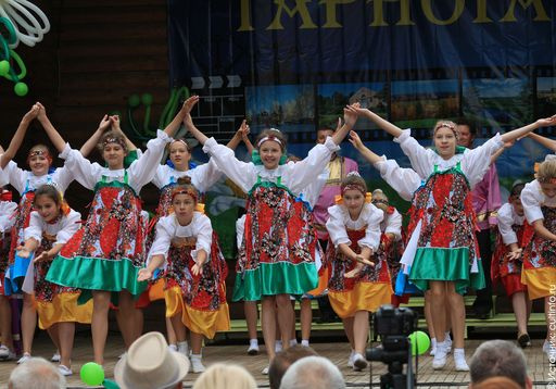 В прошедшие выходные на улицах Тарногского Городка развернулась медовая ярмарка