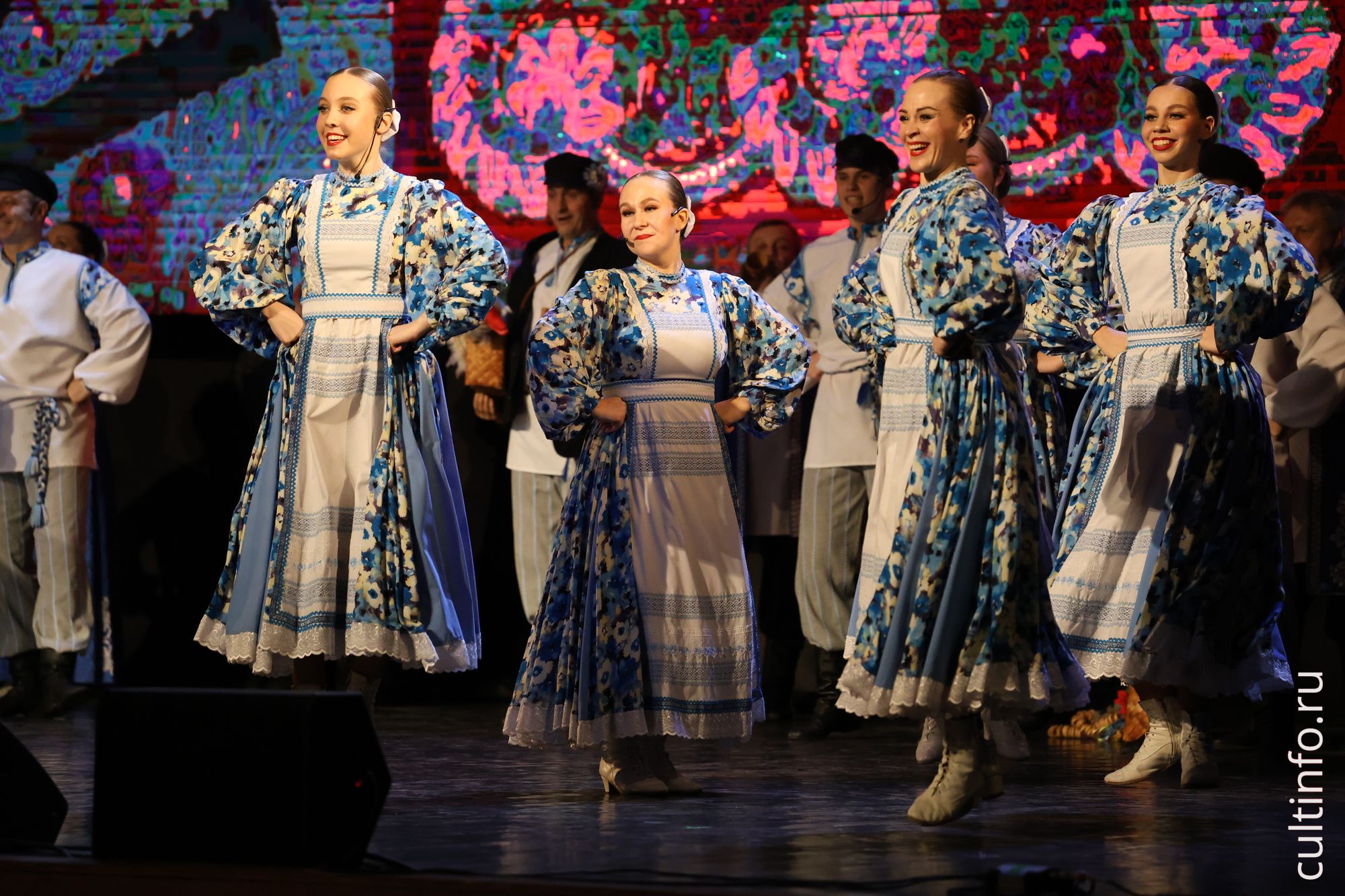 Вологодские ансамбли «Русский Север» и «Медуница» выступят в Кремле на итоговом гала-концерте фестиваля «Танцуй и пой, моя Россия»