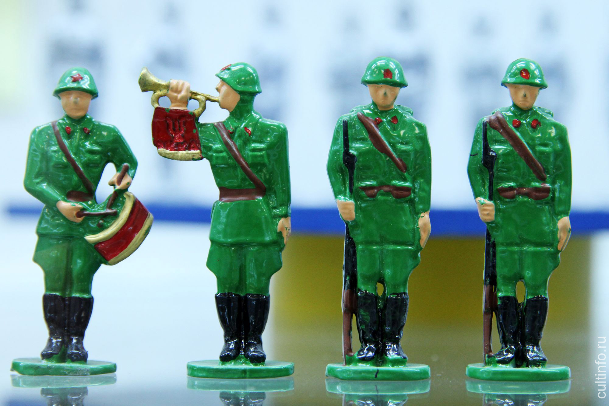 Поиграть в советский автомат и сфотографироваться в комнате 1960-х можно в Вологодском музее детства, открывшемся по новому адресу