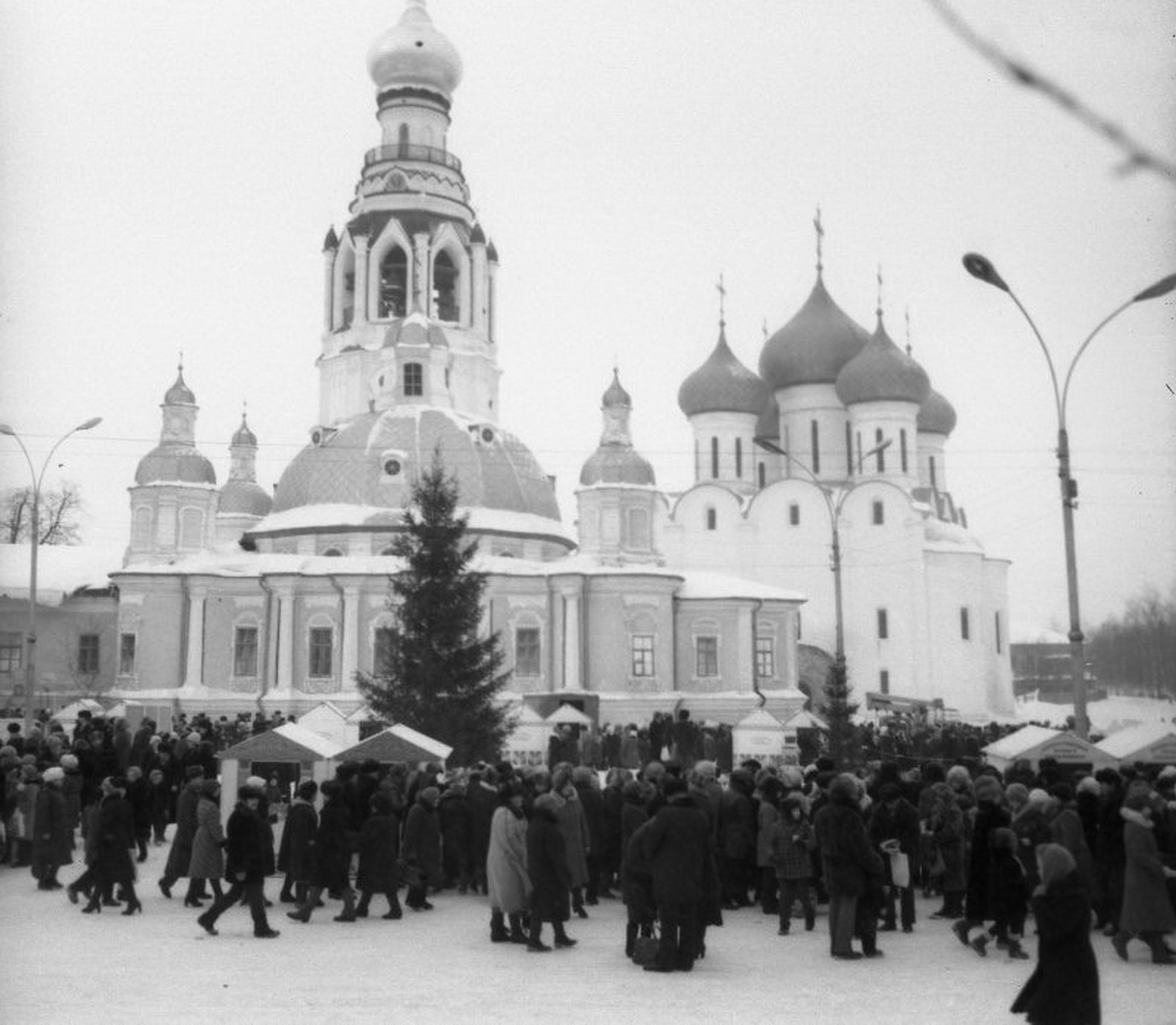 Кремлевская площадь. Вологда. Фото Н. Барсков. 1986 год.
