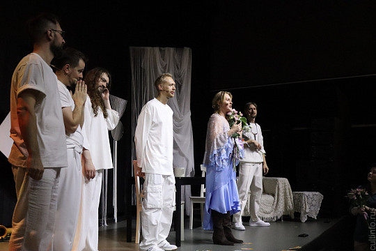 Премьеру музыкально-поэтического спектакля  «Белый» по стихам Светланы Опалденно (Опалихиной) представили в креативном пространстве «Салют, молодежь!»