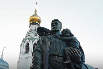 «Вальс Победы» станцуют в Вологде возле памятника Воину-освободителю – точной копии скульптуры советского солдата с немецкой девочкой на руках из Трептов-парка в Берлине