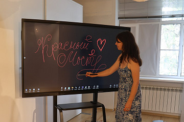 Новое современное оборудование появилось в галерее «Красный мост» благодаря национальному проекту «Семья»