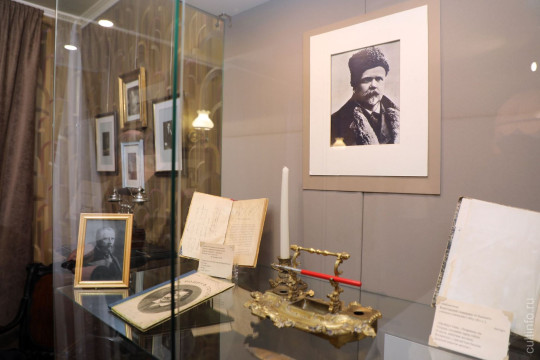 Портрет Гиляровского в стиле поп-арта и его первое стихотворение представлены в «Мире забытых вещей»