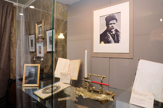 Портрет Гиляровского в стиле поп-арта и его первое стихотворение представлены в «Мире забытых вещей»