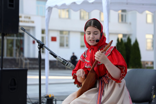 200 человек закружились в вологодском хороводе на фестивале «Баско»