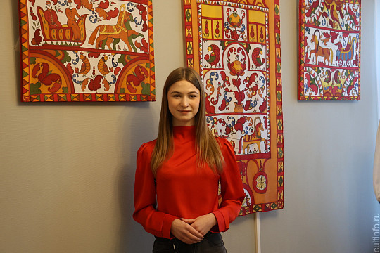 Борецкую роспись на шелке увидят вологжане в Центре ремесел