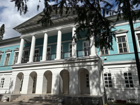 Экскурсия, спектакль-исповедь от Всеволода Чубенко и Василия Лимонова и мастер-класс от правнучки дворянского рода: усадьба Спасское-Куркино ждет 7 июня на программу выходного дня